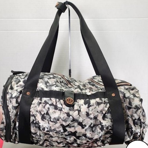 Lululemon High Mileage Duffel
Mystic Jungle Butter Pink Black / Black - Picture 2 of 7